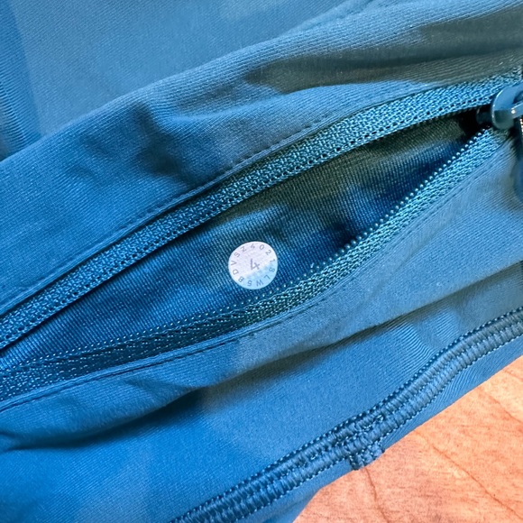 Like new Lululemon running tights - Picture 2 of 2